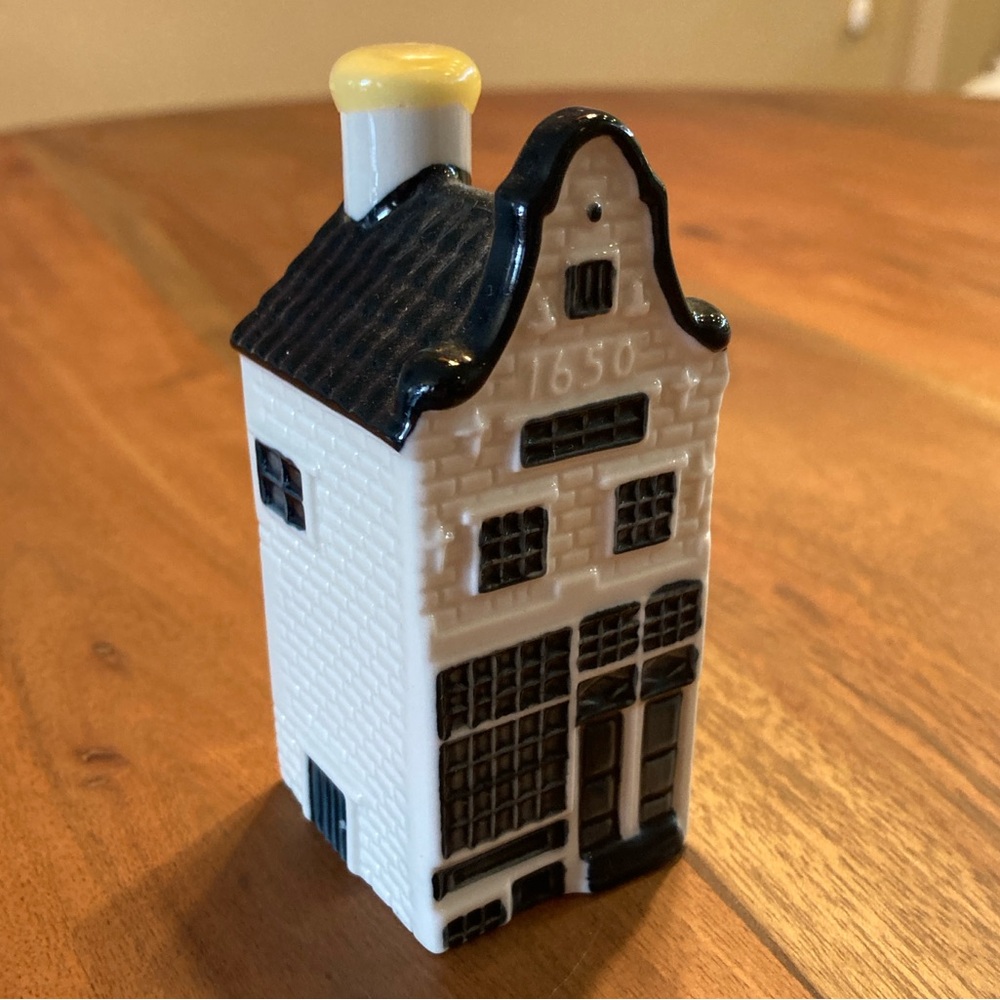 KLM #12 Blue Delft ceramic house by BOLS